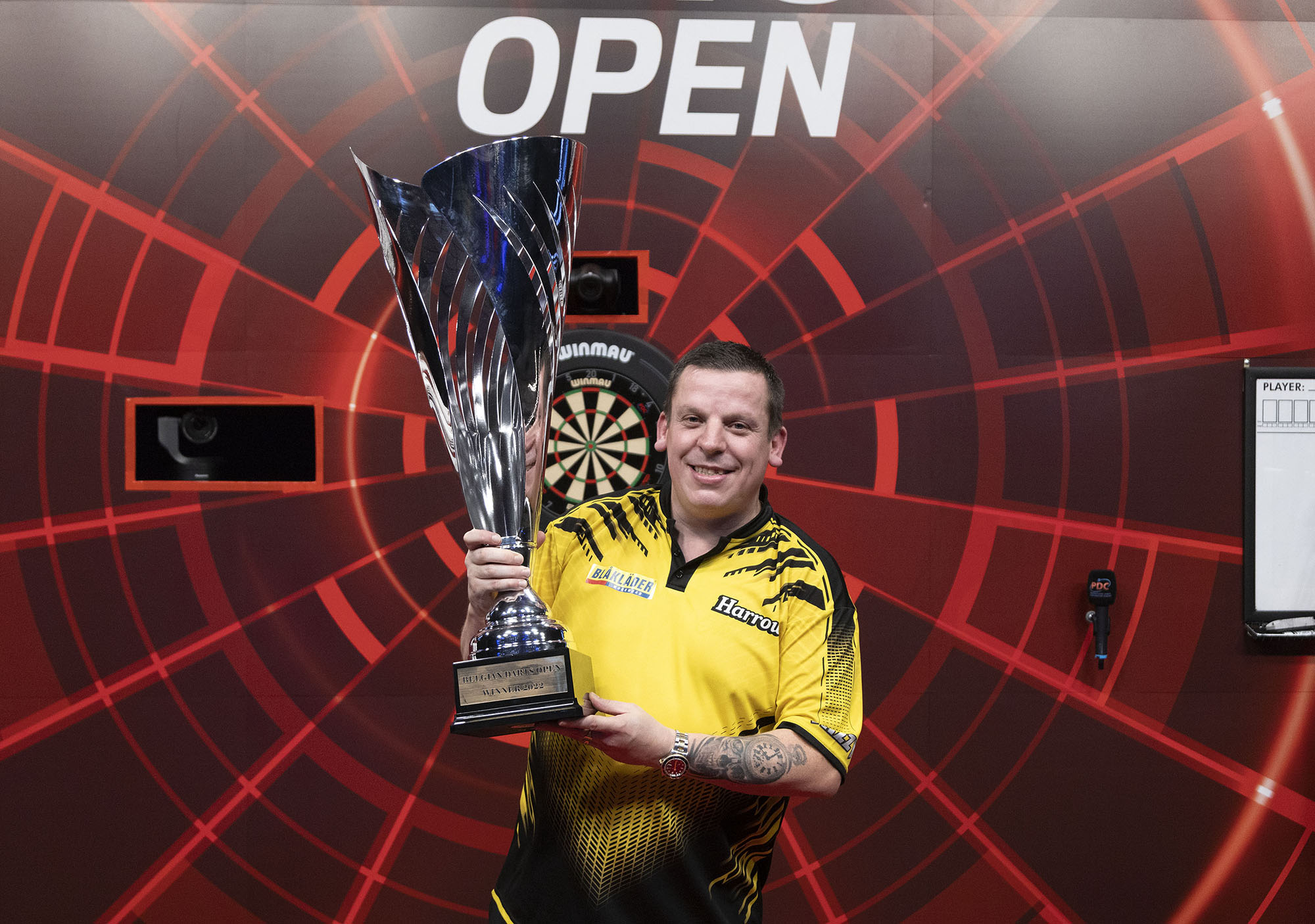 Chisnall: "I See More Trophies In My Cabinet!" | PDC